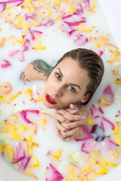 Tattooed girl relaxing in bath — Stock Photo, Image