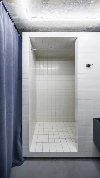 Banheiro em estilo loft — Fotografia de Stock