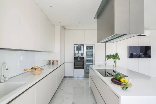 Kitchen dalam gaya modern — Stok Foto