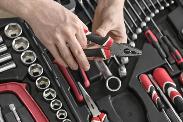 Open toolbox and male hands — Stock Photo, Image