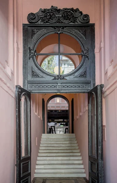 Entrada de restaurante antigo — Fotografia de Stock