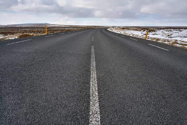 Дорога в Исландии — стоковое фото