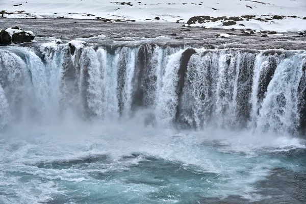 Ледяной пейзаж с водопадом — стоковое фото