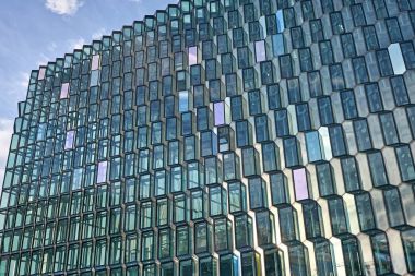 Reykjavik Harpa binasının cephe