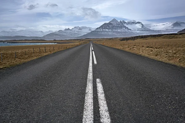 Strada suburbana in Islanda — Foto Stock