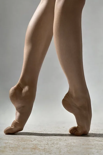 Closeup φωτογραφία των ποδιών μπαλαρίνες — Φωτογραφία Αρχείου