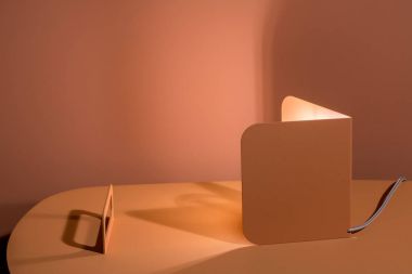 Işıklı metal turuncu lamba