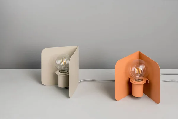 Metalen beige en oranje lampen van edison — Stockfoto