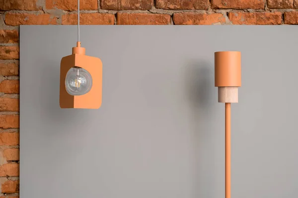 Verschillende metalen oranje lampen — Stockfoto