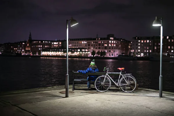 Ніч міський пейзаж з Copenhagens набережна — стокове фото