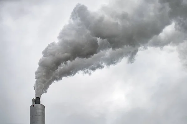 Cheminée fumeur de la centrale électrique — Photo