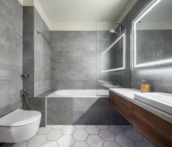 Modern tarzda şık banyo
