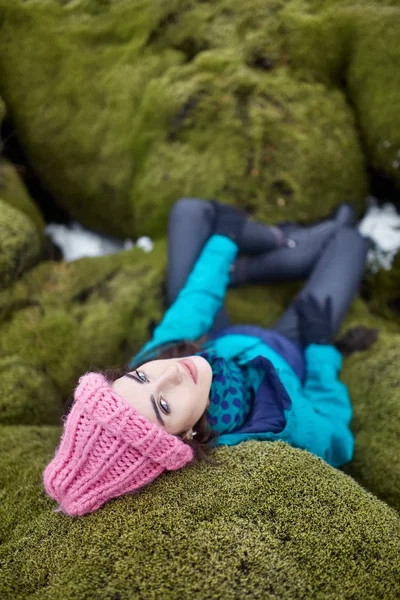 Girl posing outdoors — Stock Photo, Image