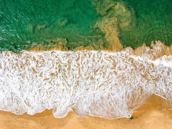 Тропічний пейзаж пляжу і моря — стокове фото