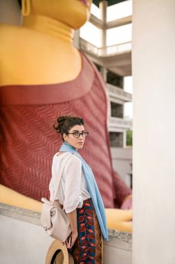 Sevimli kız Budist tapınağı