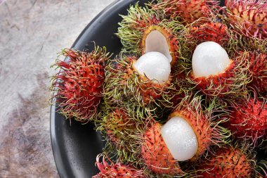 Renkli egzotik meyve