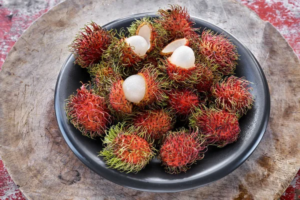 Bunte exotische Früchte — Stockfoto