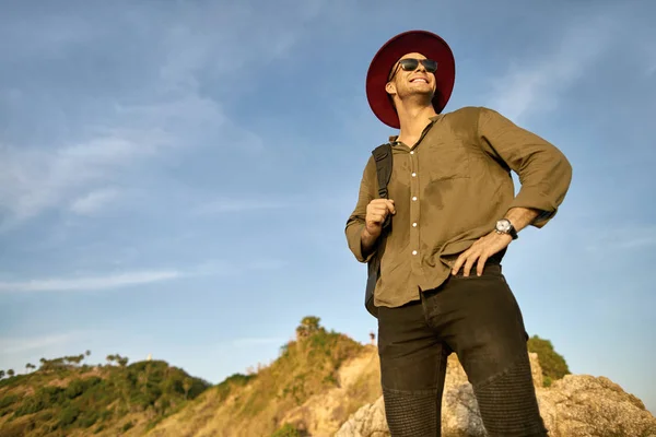 Traveler posing outdoors — Stock Photo, Image