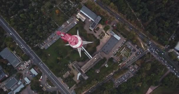 Stadsbilden med Tv-tornet — Stockvideo