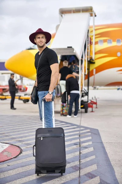 Young guy in airport — Stock Photo, Image