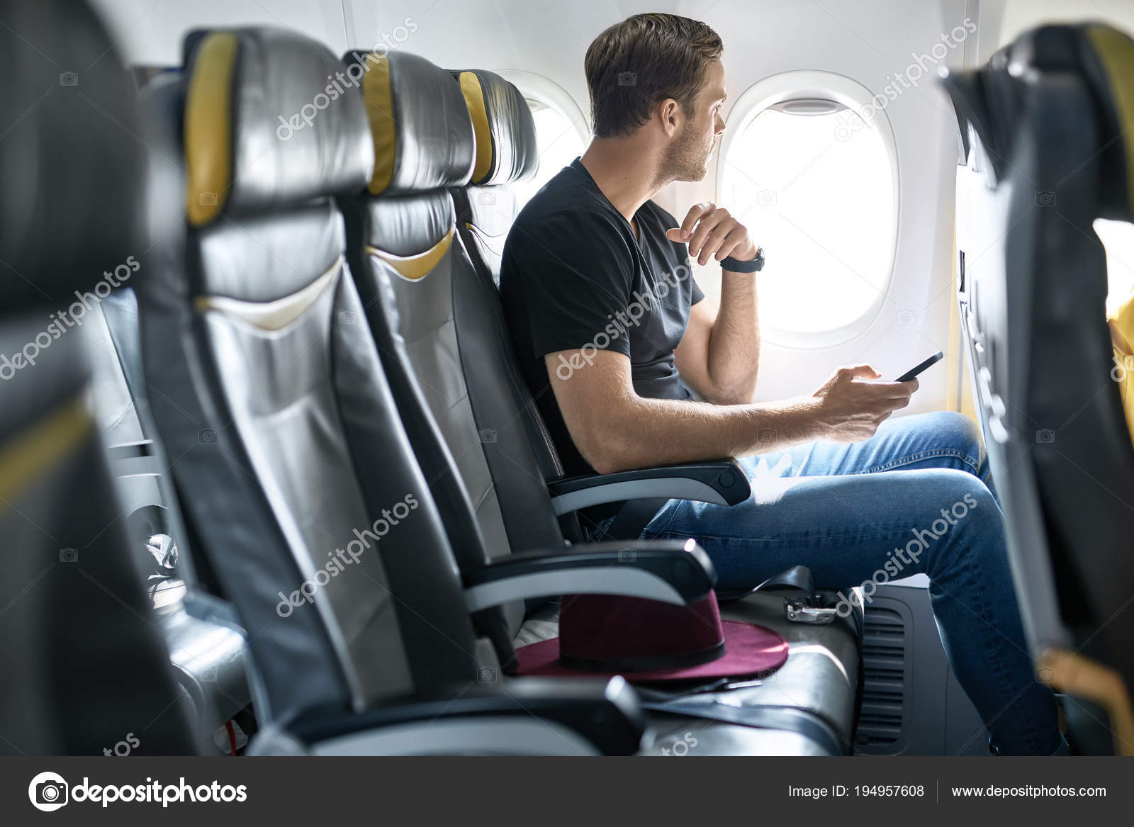 7 часов полета. 7 часов полета. Аэропорт хомутово южно-сахалинск. Летим летим. Часы полет 2609 17 камней.