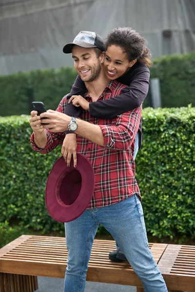 Dating of interracial couple — Stock Photo, Image