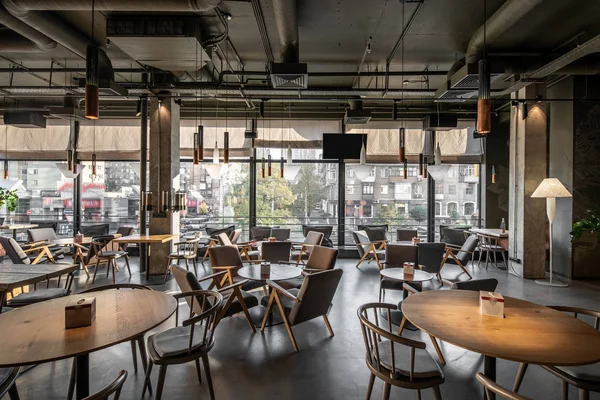 Інтер'єр сучасного кафе в стилі лофт — стокове фото