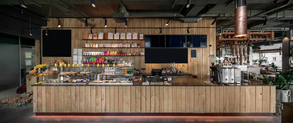 Interiér moderní kavárny v podkrovním stylu — Stock fotografie