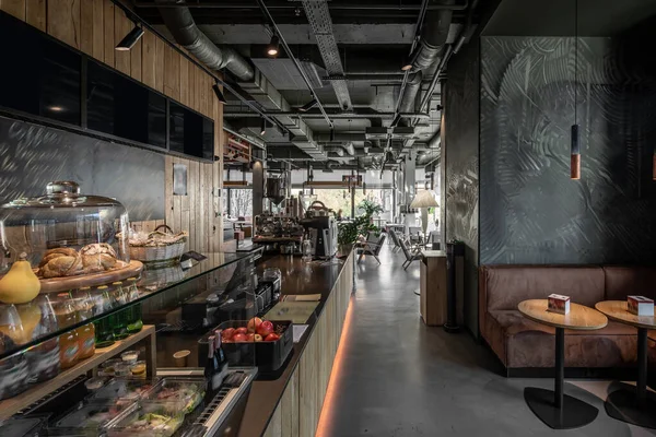 Interiör av modernt café i loft stil — Stockfoto