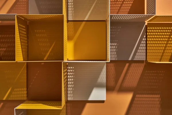 Costruzione di colorati scaffali forati quadrati metallici — Foto Stock