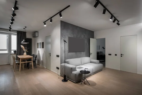 Interior dari flat modern diterangi dengan zona dapur — Stok Foto