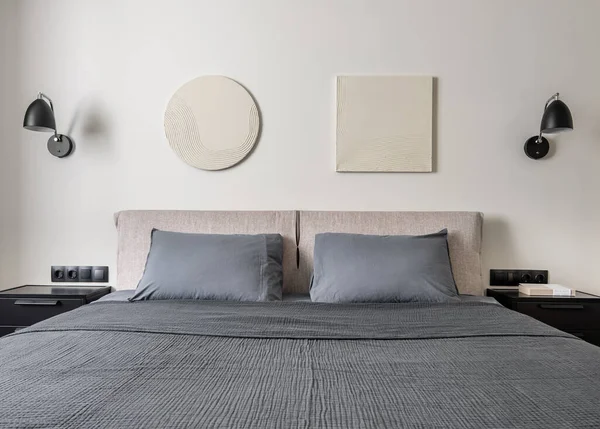 Interior of modern bedroom with light walls — Stock Photo, Image