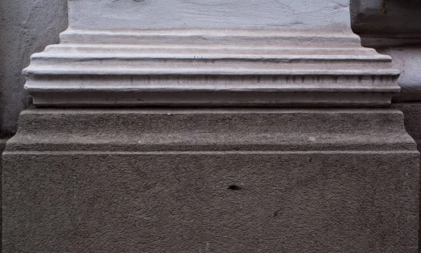 Detalhe da superfície de pedra na base da coluna — Fotografia de Stock