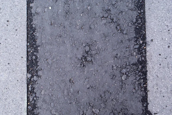 Konsistens av asfaltsväg med sprickor - abstrakt bakgrund — Stockfoto