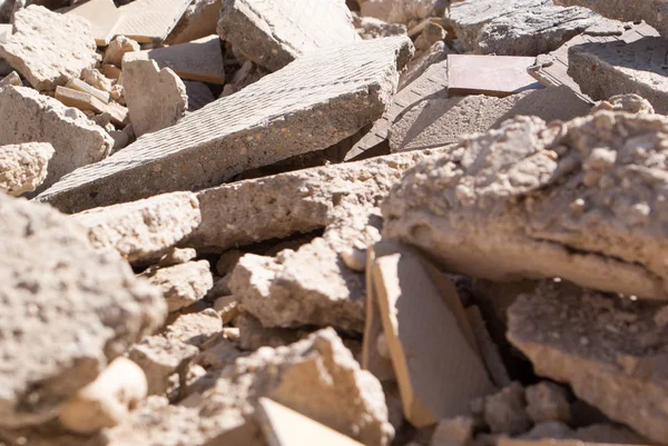 Beton moloz enkaz inşaat sitesinde