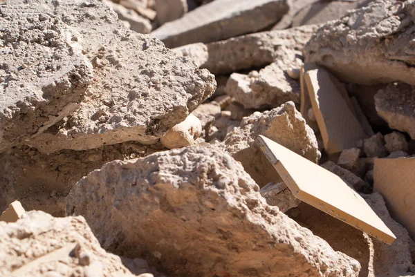 Beton moloz enkaz inşaat sitesinde