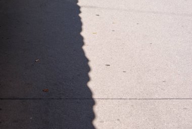 Asfalt pedastrians kaldırım gölgeler