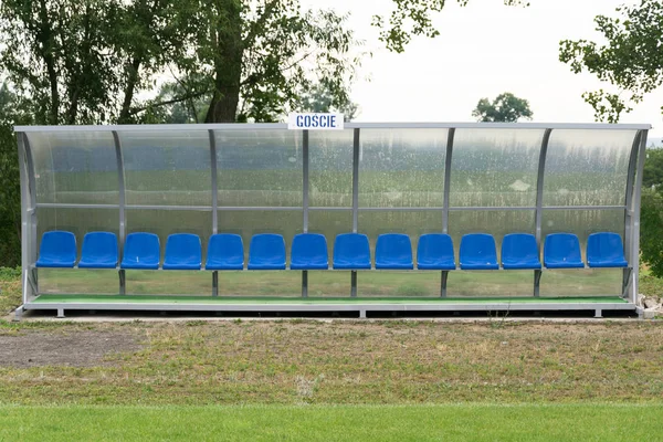 Blaue Sitzreihen im Stadion — Stockfoto