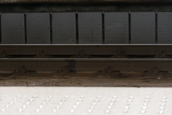 Vía férrea en la estación de tren — Foto de Stock