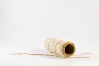 iş parçacığı üzerinde izole beyaz arka plan rulo