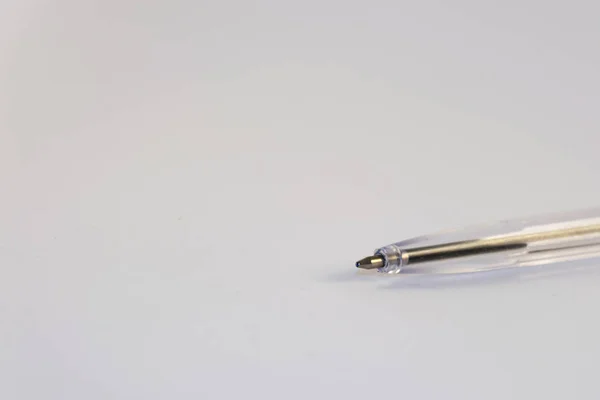 Długopis z bliska na białym tle — Zdjęcie stockowe