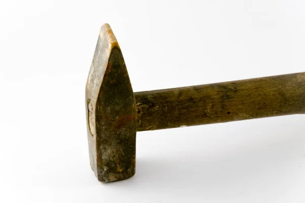 白色背景上的旧铁锤 — 图库照片