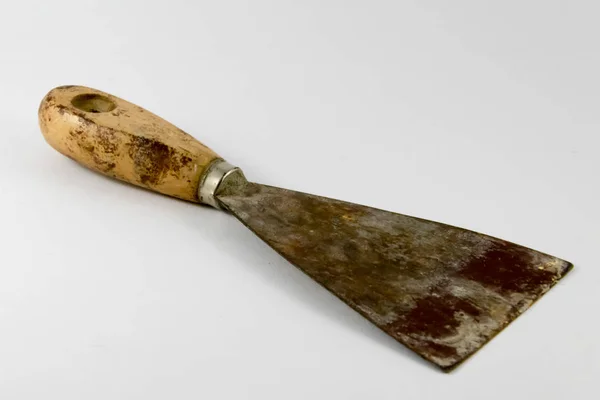 Régi rozsdás spatula, fehér alapon — Stock Fotó