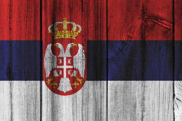 Bandera de Serbia pintada sobre pared de madera para fondo —  Fotos de Stock
