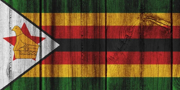 背景の木の壁に描かれたジンバブエの国旗 ロイヤリティフリーのストック写真