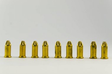 22. mühimmat silah beyaz arka plan üzerinde başlatmak için 