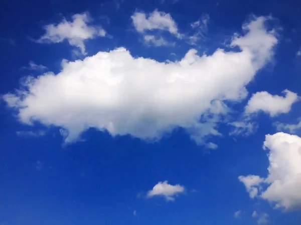 Himmel und Wolken — Stockfoto