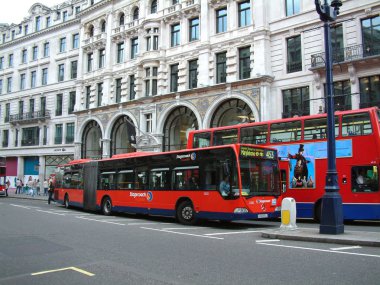 Londra otobüs trafikte