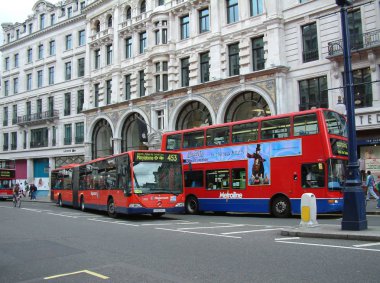 Londra otobüs trafikte
