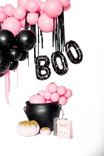 Güzel cadılar bayramı dekoru siyah ve pembe renklerle.